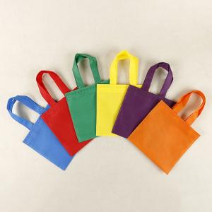 China Small colorful shopping bag, Eco-friendly non-woven value priced package bag, reusable fold able gift bag factory
