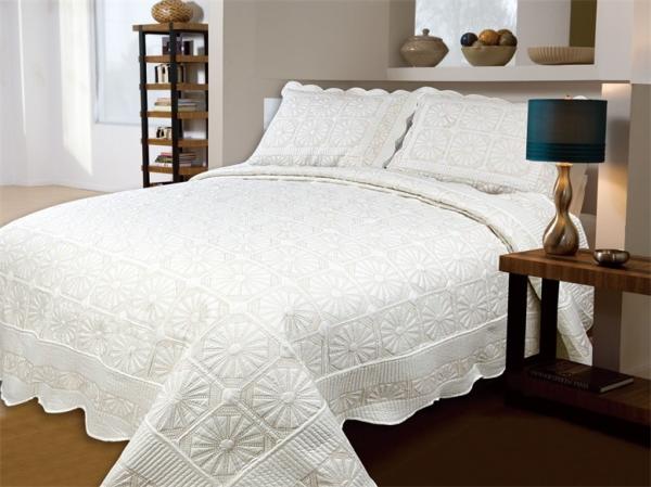 Household Embroidery Quilt Bedding Sets , Wrinkle Resistant Stamped Embroidery
