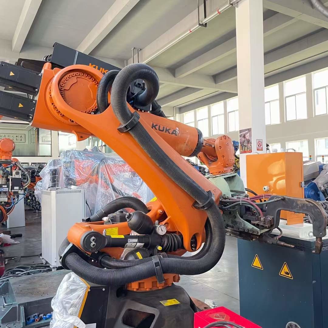 Kuka KR270 R2700 Ultra Used Industrial Palletizing Robot KUKA 270kg Payload 2700mm Reach Spot Welding Robot