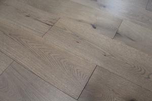China 7.5&quot; Light Brown Oak Engineered Hardwood Flooring To Canada， Clover Color factory