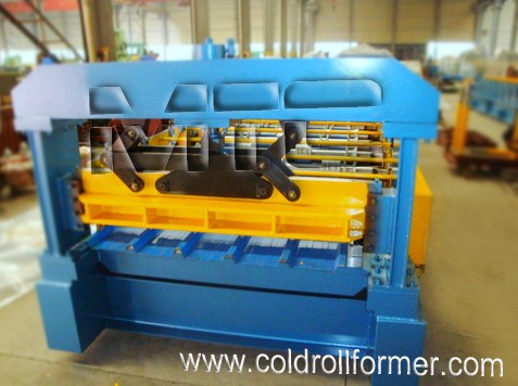 China Trapezoidal Roofing Sheet Forming Machine factory