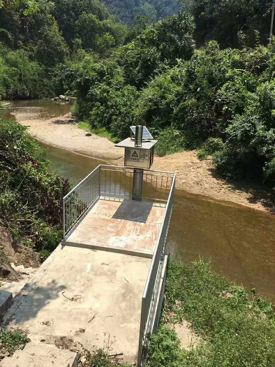 Weather Station and Rainfall Measurement 3.5kg Tipping Bucket Rain Gauge with Solar Panel Power Supply System