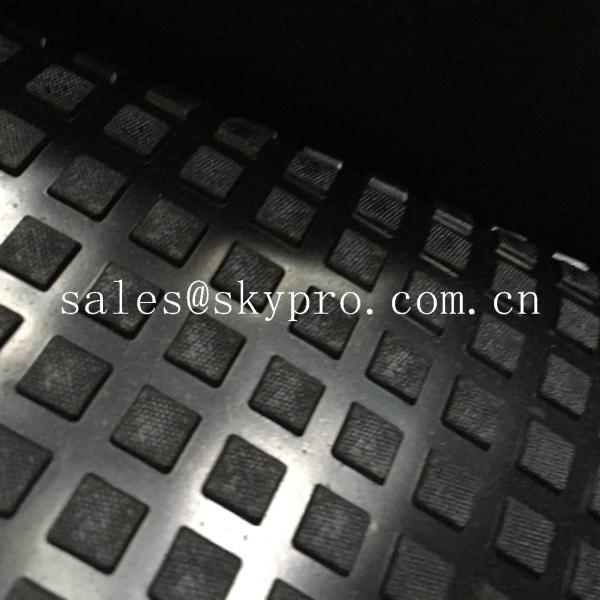 China Solid Square Heavy Duty Rubber Mat With Water Proof Black Color Emboss Top IR Butyl factory