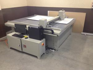 China Vacuum Pump Holding Flatbed Digital Cutting Machine Accurate Professional Cutter factory