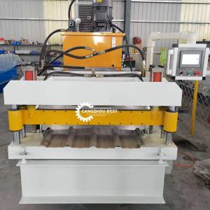 China 1000mm Wide Roof And 380V Wall Panel Roll Forming Machine For Building factory