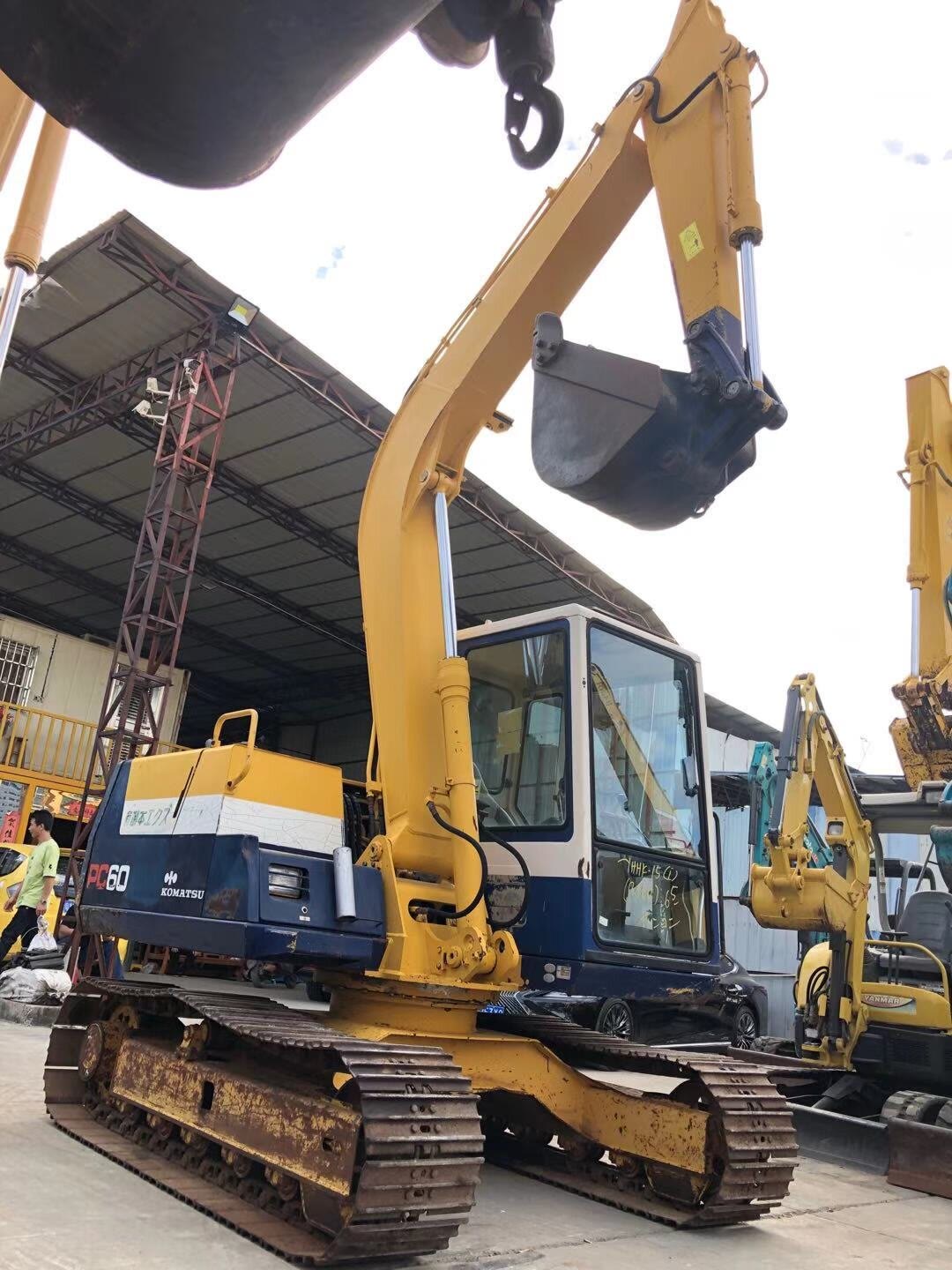 Komatsu PC60 Excavator With 0.37m3 Bucket Capacity And Cummins Engine