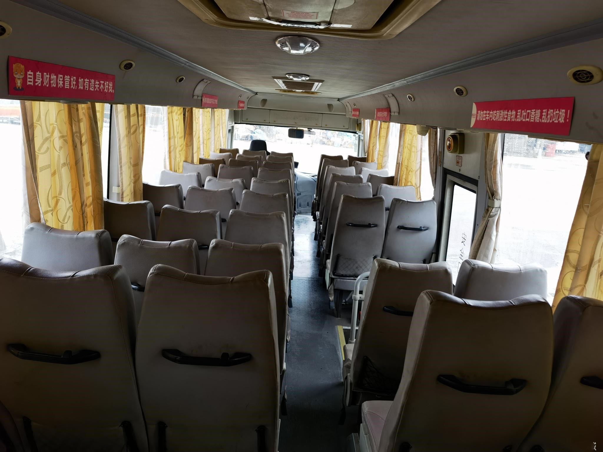 Coach Second Hand Kinglong Used Bus XMQ6110ACD4D 56 Seats 2+3 Layout Middle Passenger Door