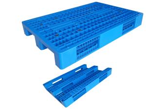 China HDPE Reusable Solid Heavy Duty Plastic Pallets 3 - Skids In Blue Color factory