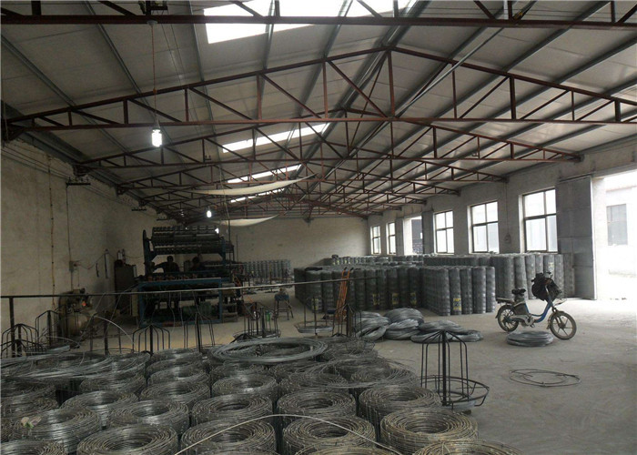 China Farm Cow Metal Wire Mesh Fence For Grassland Rabbit , Decorative Rigid Heavy Duty Wire Fencing factory