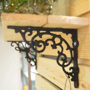 China Vintage Classic Pattern Cast Iron Shelf Bracket For Shop factory