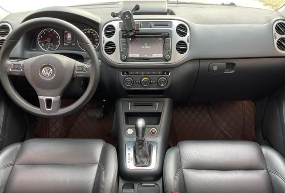 Tiguan 2015 1.8TSI Automatic 2WD Luxury Model SAIC Volkswagen Compact SUV Gasoline 1.8T 160HP L4 6-speed Manual
