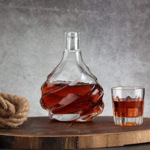China Customized 750ml Whisky Vodka Spirit Glass Bottle for Beverage factory