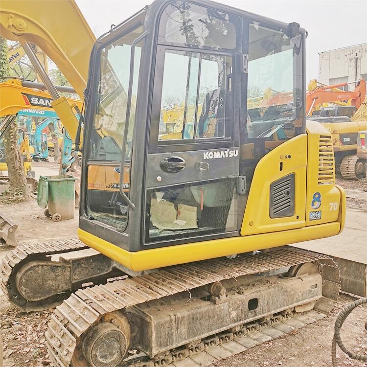 Good Health Komatsu PC70 Excavator 7 Ton Used from Japan Original with 34.5 KW Power