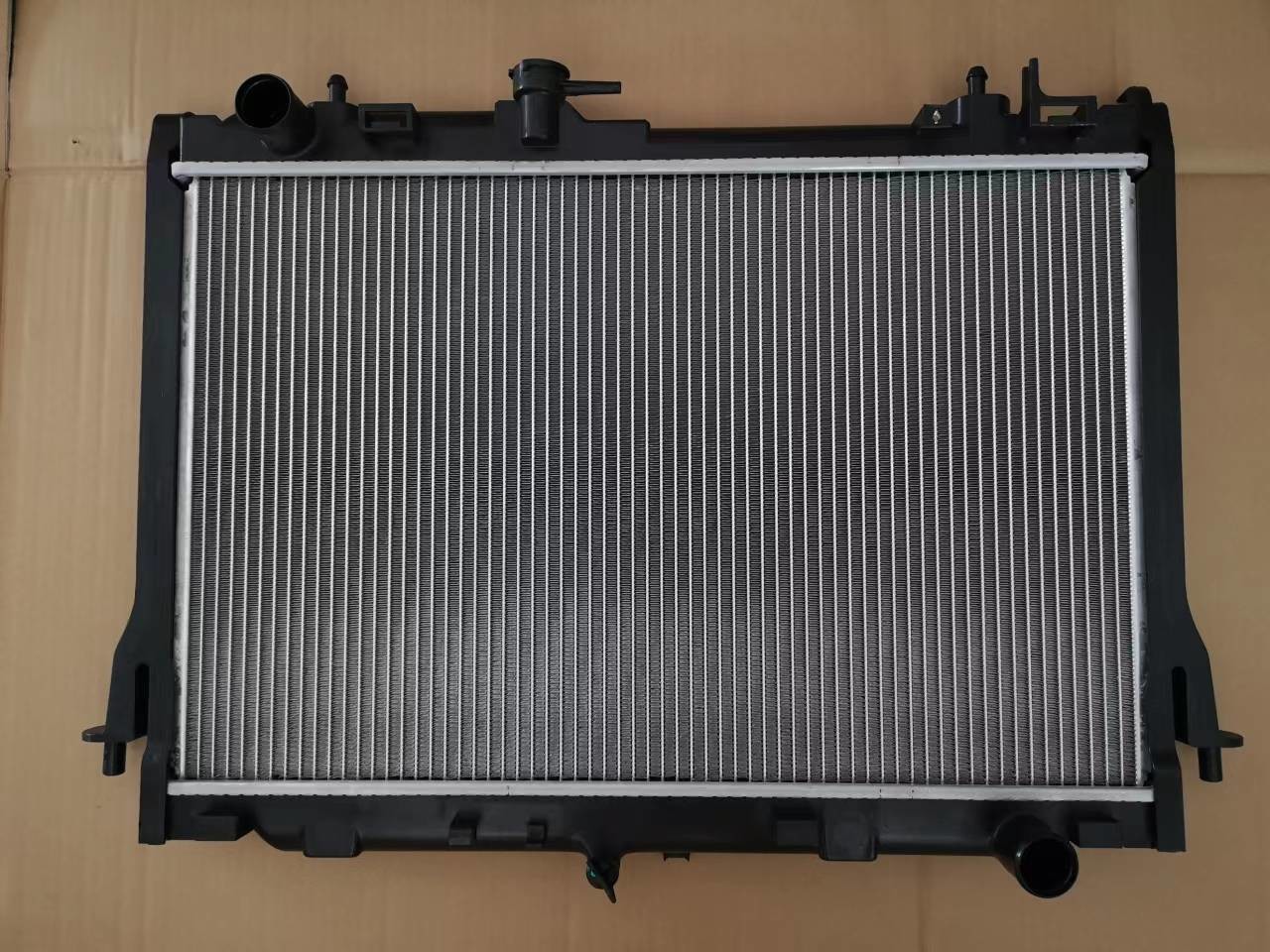 Dmax Radiator 8981372764 Isuzu 4JK1 4JJ1 Engine Aluminum Plastic Radiator Core Size 658*420