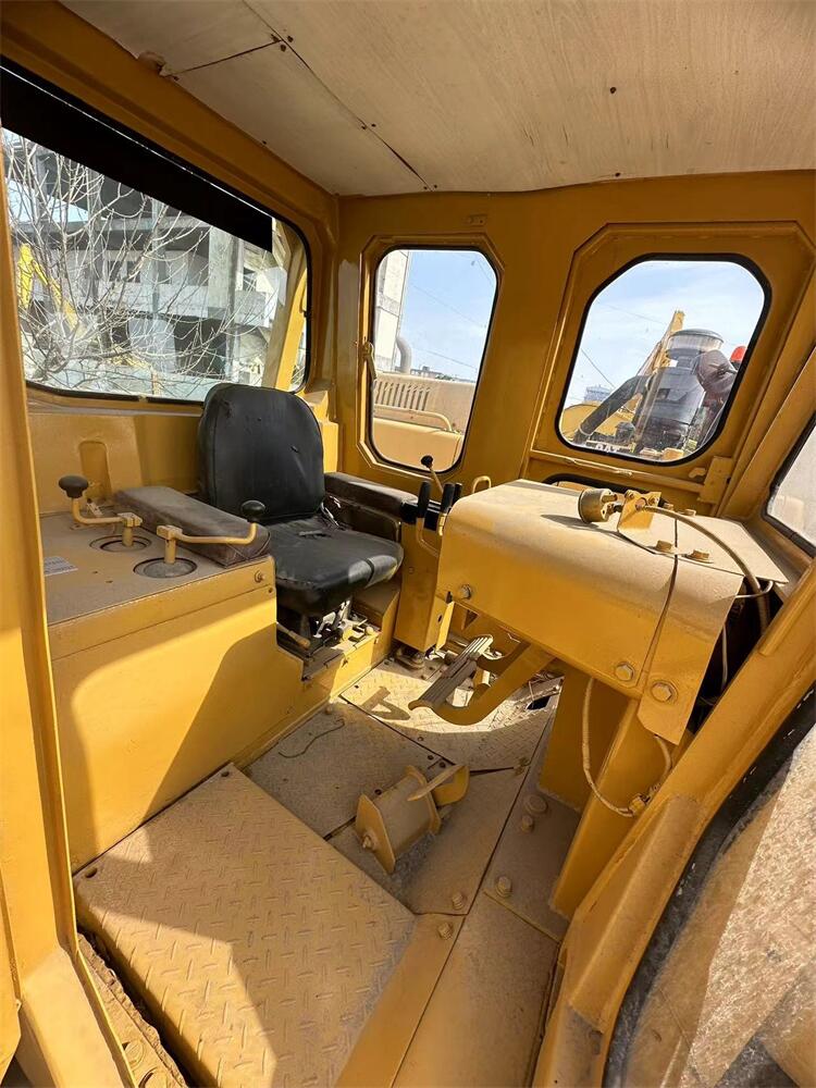 Used Cat D6R Bulldozer with in Shanghai 28.21 Ton Operating Weight 2013 Working Hours