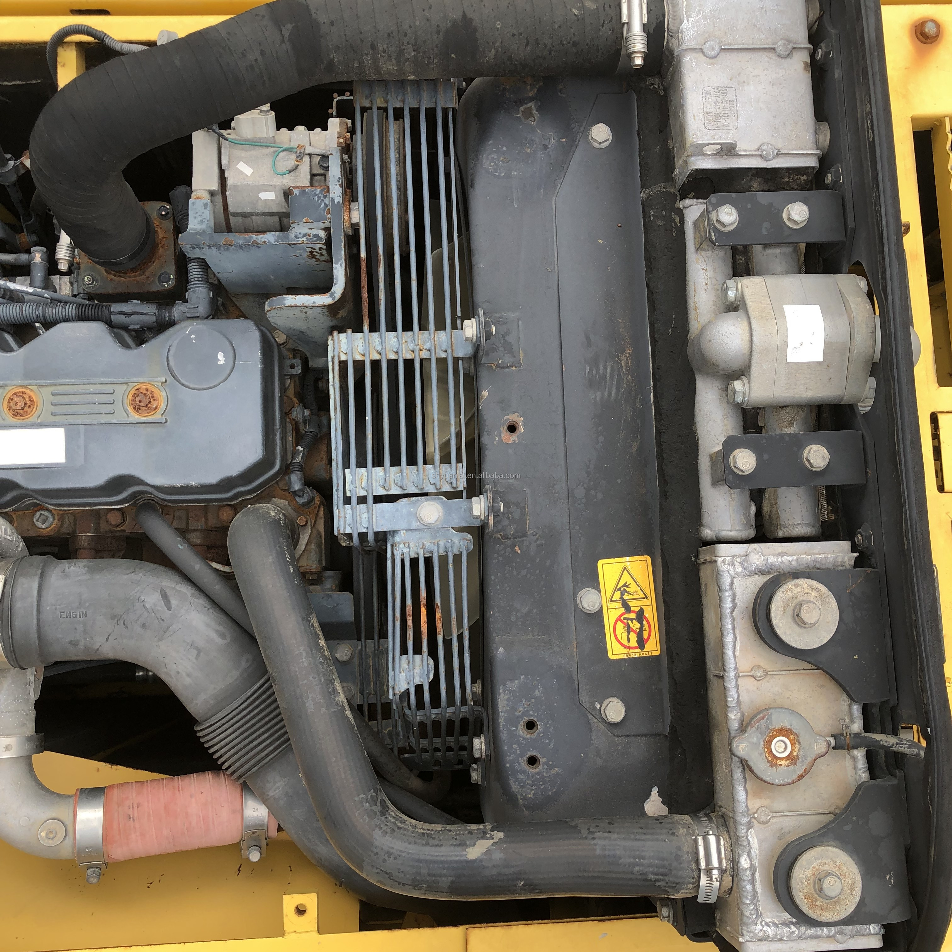 Excavating 20 tons of durable hydraulic track type PC Komatsu 200 second-hand excavator at a low price and selling well
