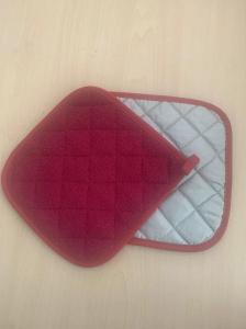 China Hot Resistant Cotton Black Kitchen Pot Holder With Towel factory