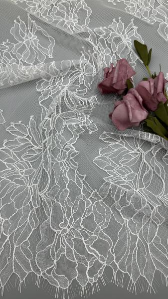 Lightweight 100% Nylon French Chantilly Thread Lace With Floral Design For Women