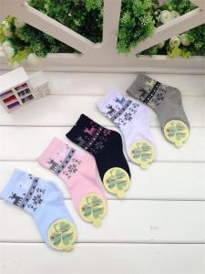 China Lovely christmas snow patterned design knitted supersoft terry cotton socks for baby factory