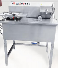 Stainless Steel Construction Chocolate Tempering Machine Electronic Controller 10 Kg/H