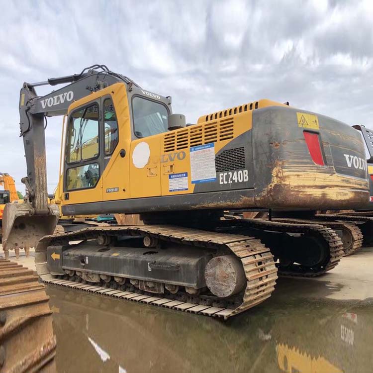 Middle Korean Original 24 Ton EC240B Used Excavator in Shanghai with 134kw Engine Volvo