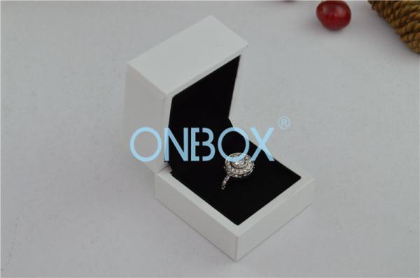 China Small Single Ring Specialty Jewelry Boxes With Black Suede Lining 60 X 60 X 50mm factory