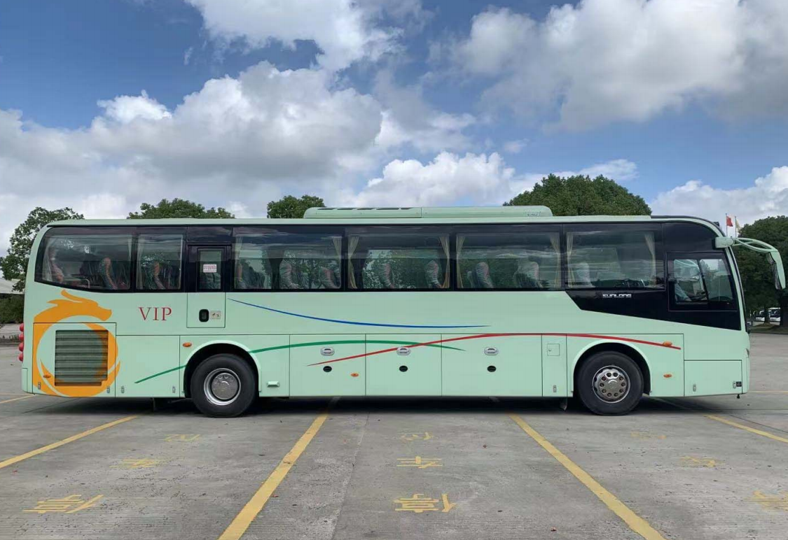 45 Seats RHD Right Hand Driving Tourist Coach Bus with FAST 6DS180T Diesel Transmission