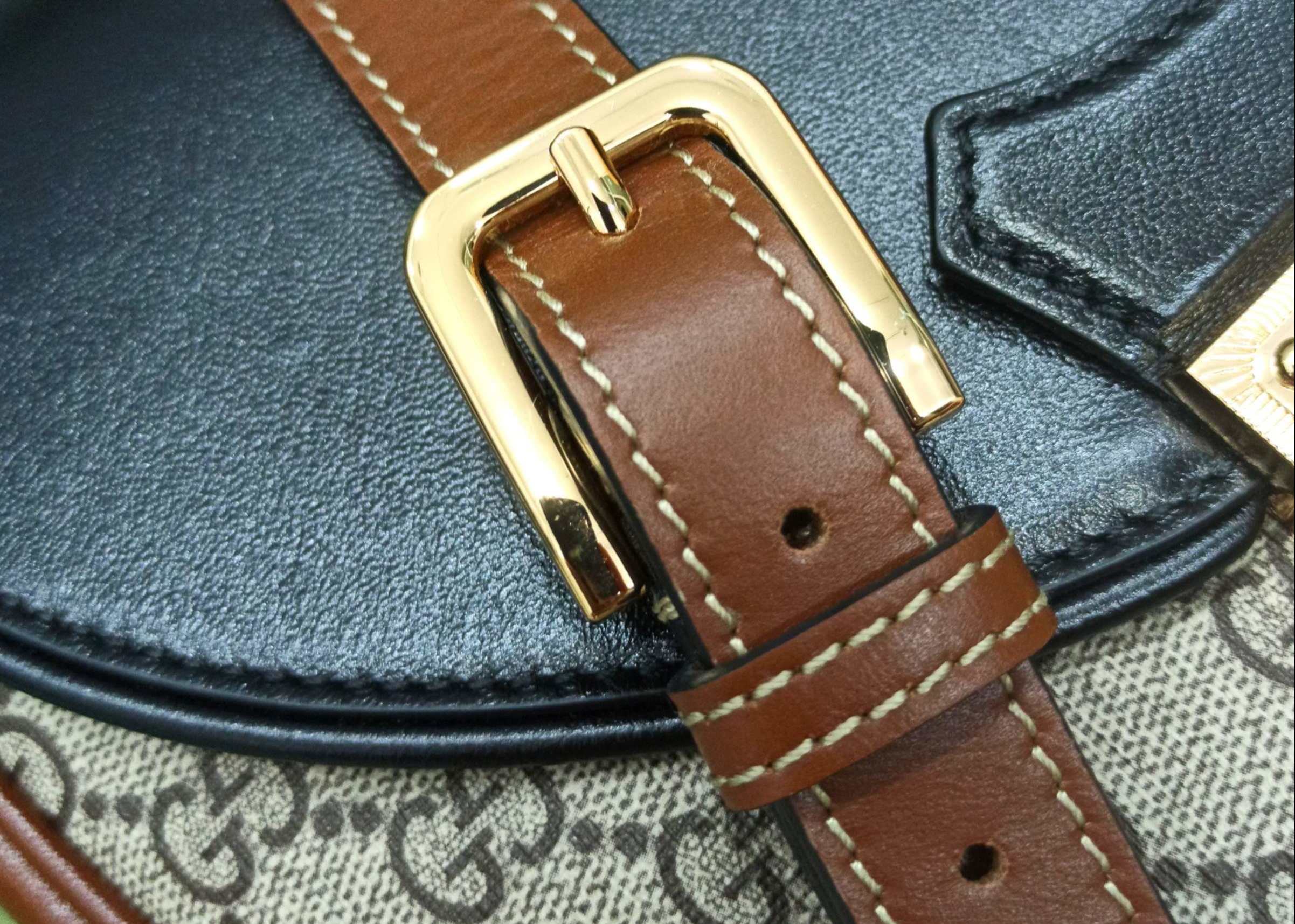 Classic GG Deerskin Texture Inclined Shoulder Bag Monogram Canvas 22cm Length