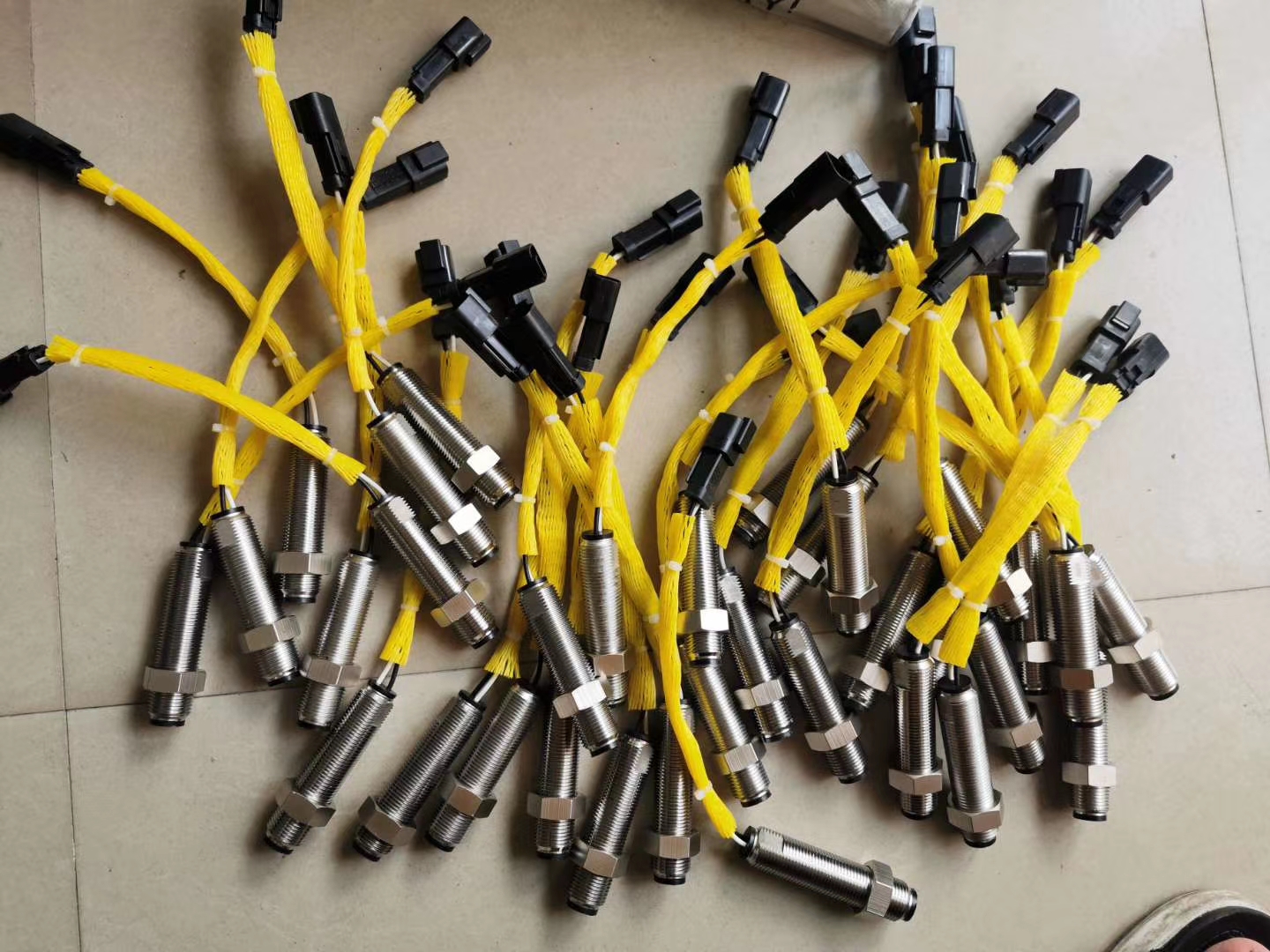 PC200-5 PC200-6 PC220-6 6D102 Engine Revolution Speed Sensor 7861-92-2310 For Komatsu Excavator