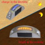 Crescent Shaped Solar Road Stud Waterproof Street Flashing Solar LED Light