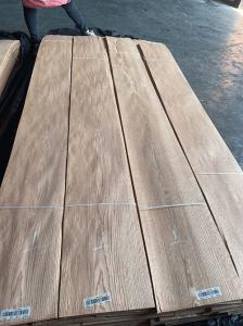 China Thick 0.50MM Red Oak Wood Veneer Crown Cut Door A Grade For Interior Decoration factory