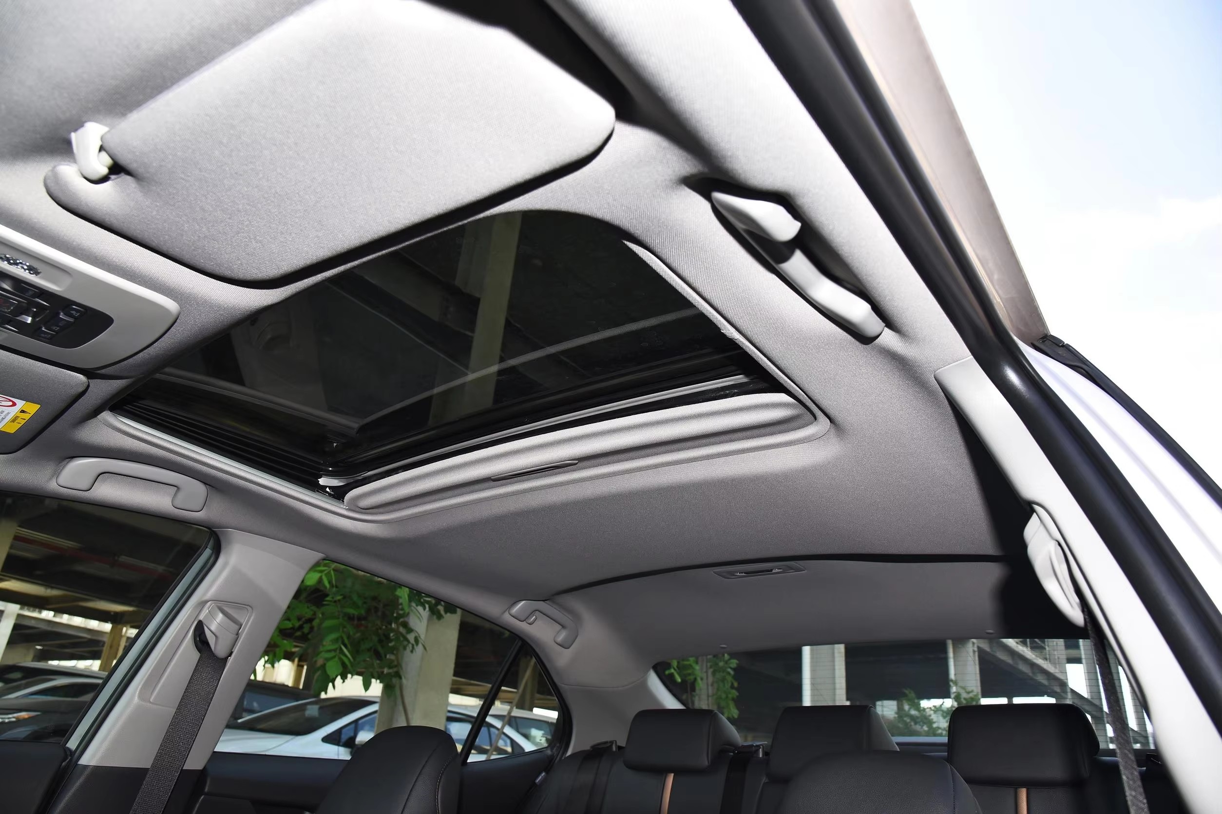 2025 2.0L 4-doors 5-seats Luxury Toyota Gasoline Sedan Autos Used Toyota Camry 2023 2024 Hybrid Car of Max Speed 160km/h