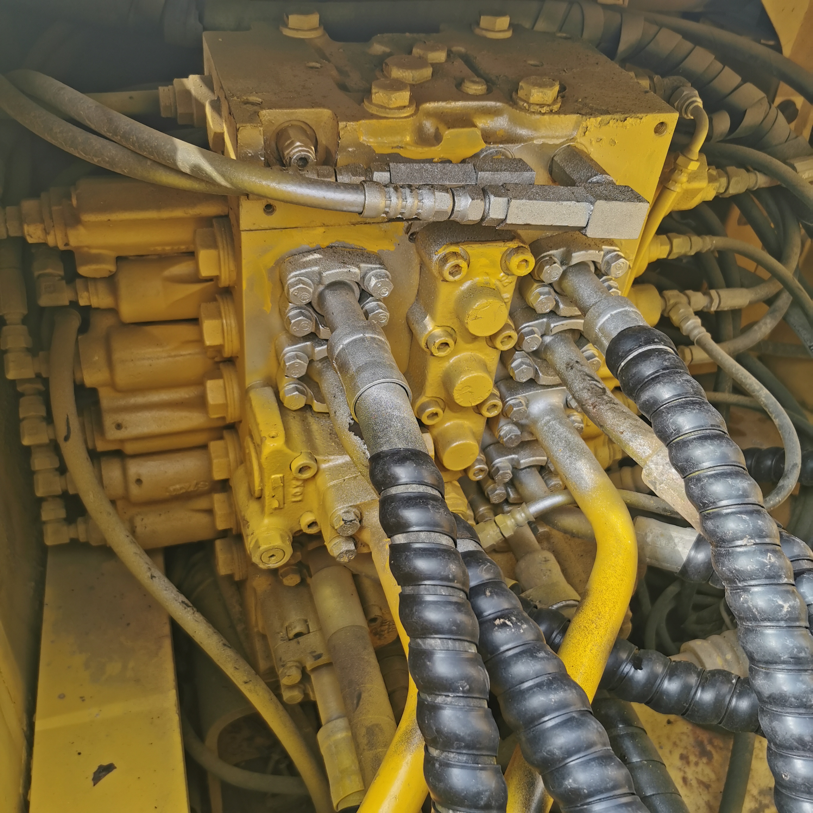 Used Komatsu PC220LC Excavator with Original Hydraulic Pump at in Shanghai