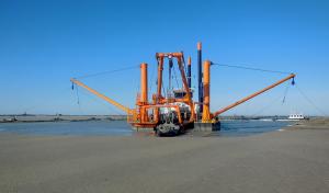 China 14 inch hydraulic cutter suction dredger for land reclamation and capital dredging factory