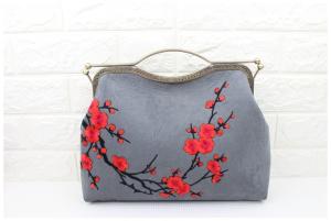 China Purse retro frame and fabric Liberty Women's Noble Rose Embroidered Beaded Sequin Evening Clutch Wedding Party Purse Vin factory