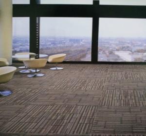 China Grey Hotel Carpet Flooring / Large Commercial Rugs Machine Woven Technics factory