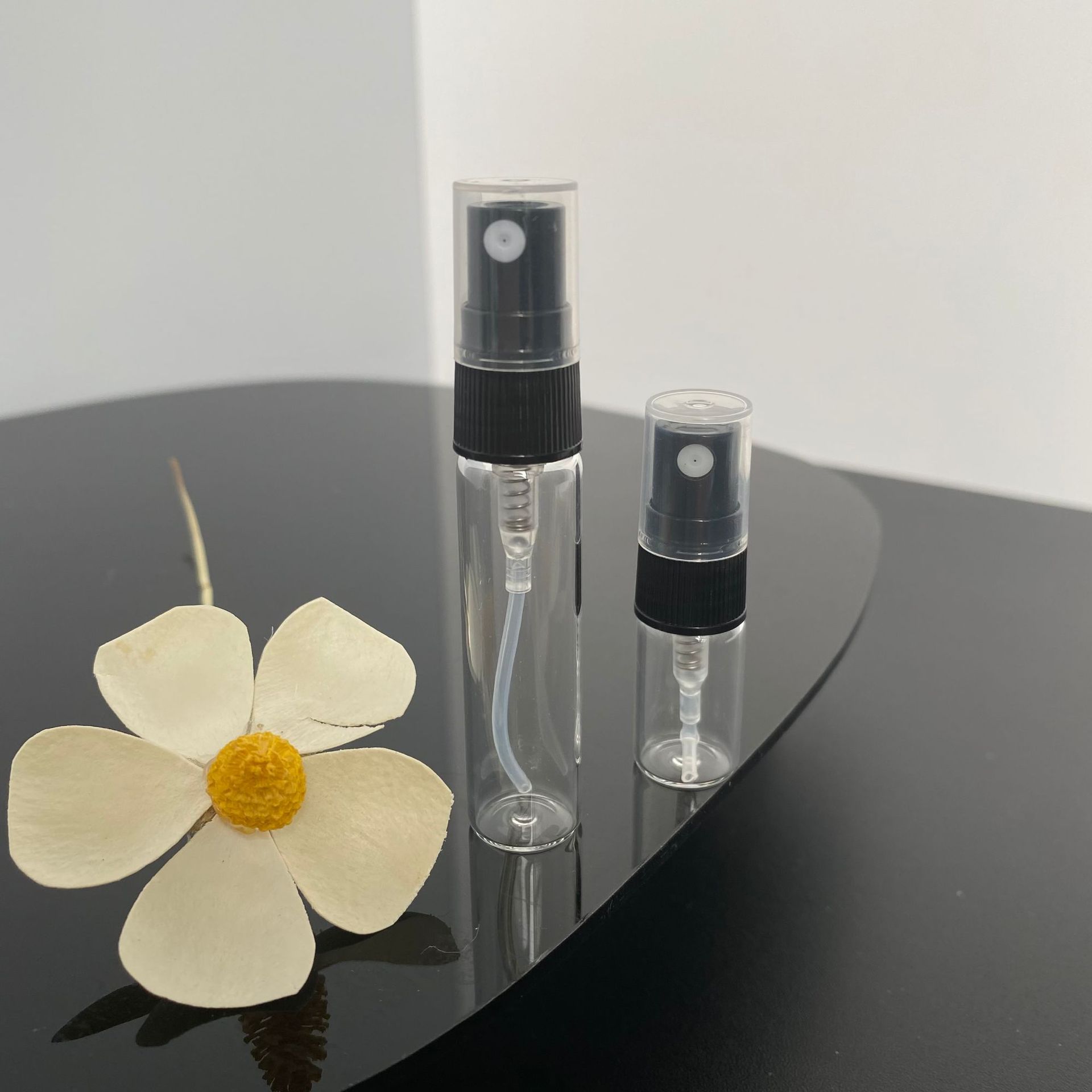 2ml 3ml 5ml 10ml Mini Small Empty Clear Glass Perfume Bottles with Luxury Round Pen Spray Design and Screen Printing Logo