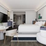 Custom Walnut Wood Finish Hotel Bedroom Furniture King Guest Room Layout Full
