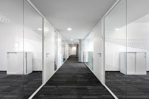 China Sophisticated Glass Screens Office Partition 108 series Frameless 12+12mm double glass wall soundproof factory