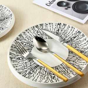 China 20pcs Stainless Steel Titanium Plating Golden Cutlery Set factory