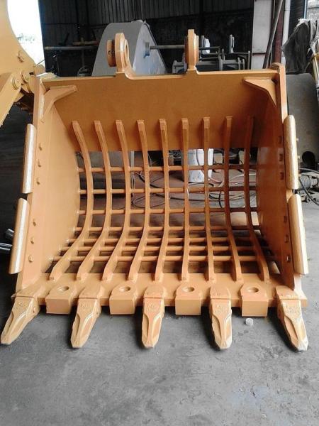 China High Strength Excavator Rock Bucket Customizable Bottom Interval Space factory