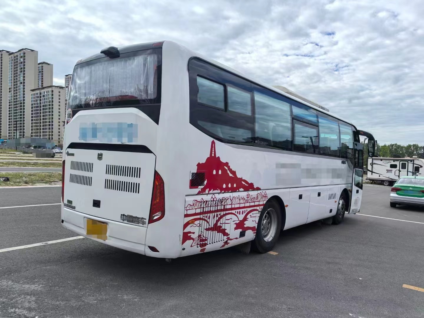 Ultimate Luxury Tour Coach Ready to Ship with Seating and Euro 5 Diesel Engine Used Bu