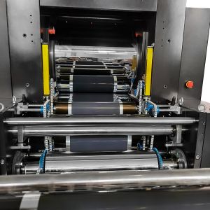 China Battery Roller Pressing Machine Continuous Hydraulic Calendaring Machine factory