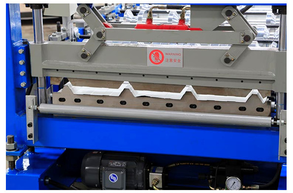 5.5KW 500Mpa 0.6mm Roof Panel Roll Forming Machine