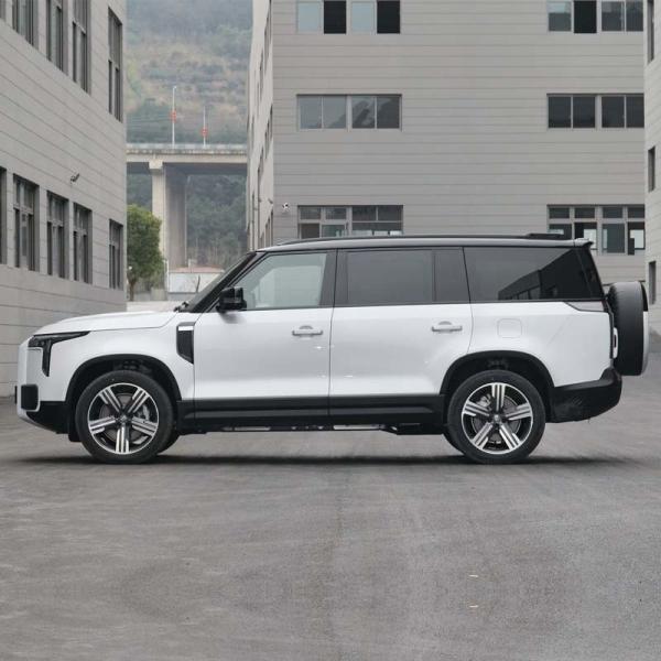 White Exterior Color ISO14001 Certified 7 Seats Polestones 01 Jishi 01 EV