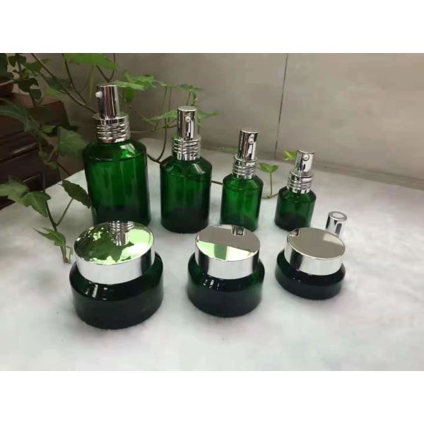 China 15ml 30ml 100ml  Sloping Shoulder Glass bottle Jar Set Various color with dropper pump and screw cap factory