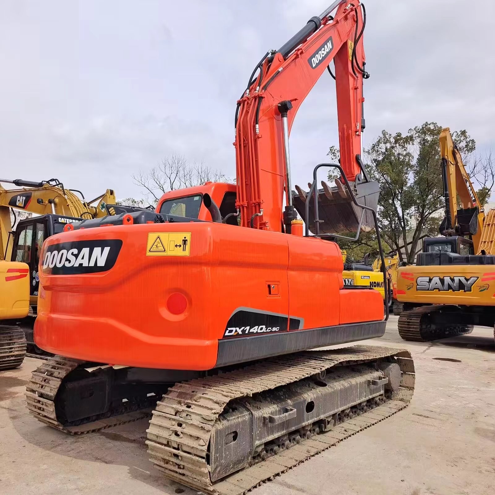 Used Doosan Digger DX140LC Secondhand 14ton Medium Type Crawler Excavator