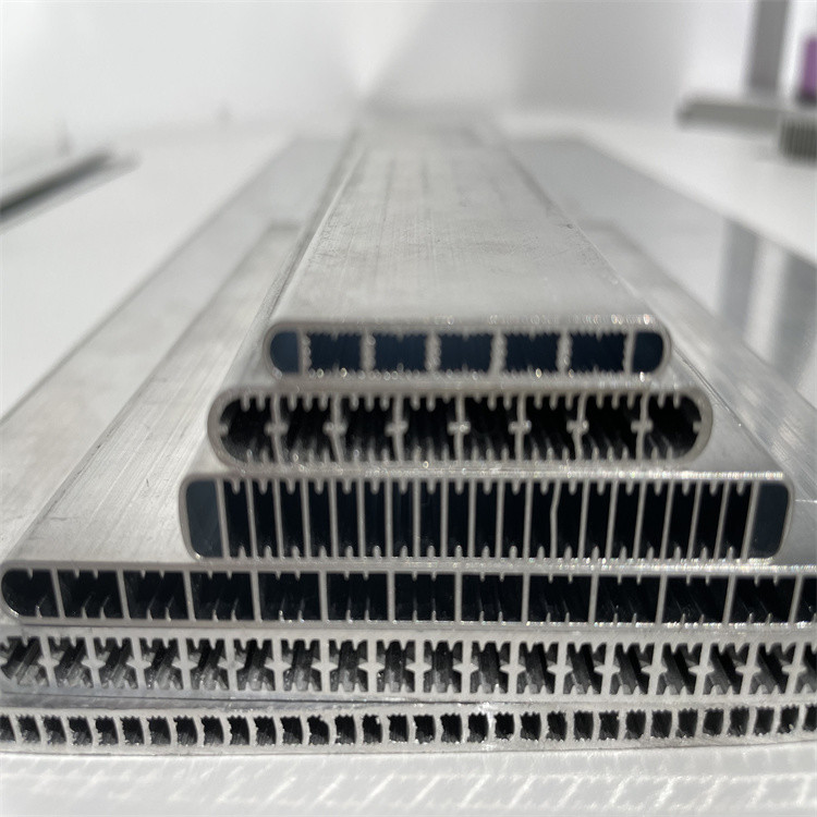 Flat Aluminum Extruded Tube Micro Multichannel Thickness 1 - 4mm
