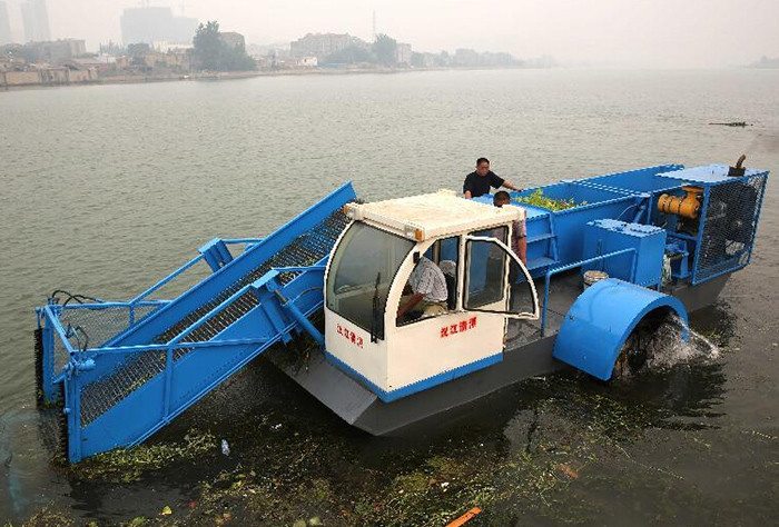 50 Liter Capacity Steel Aquatic Weed Harvester With 115kw Diesel Powered 2-Section Rod Design