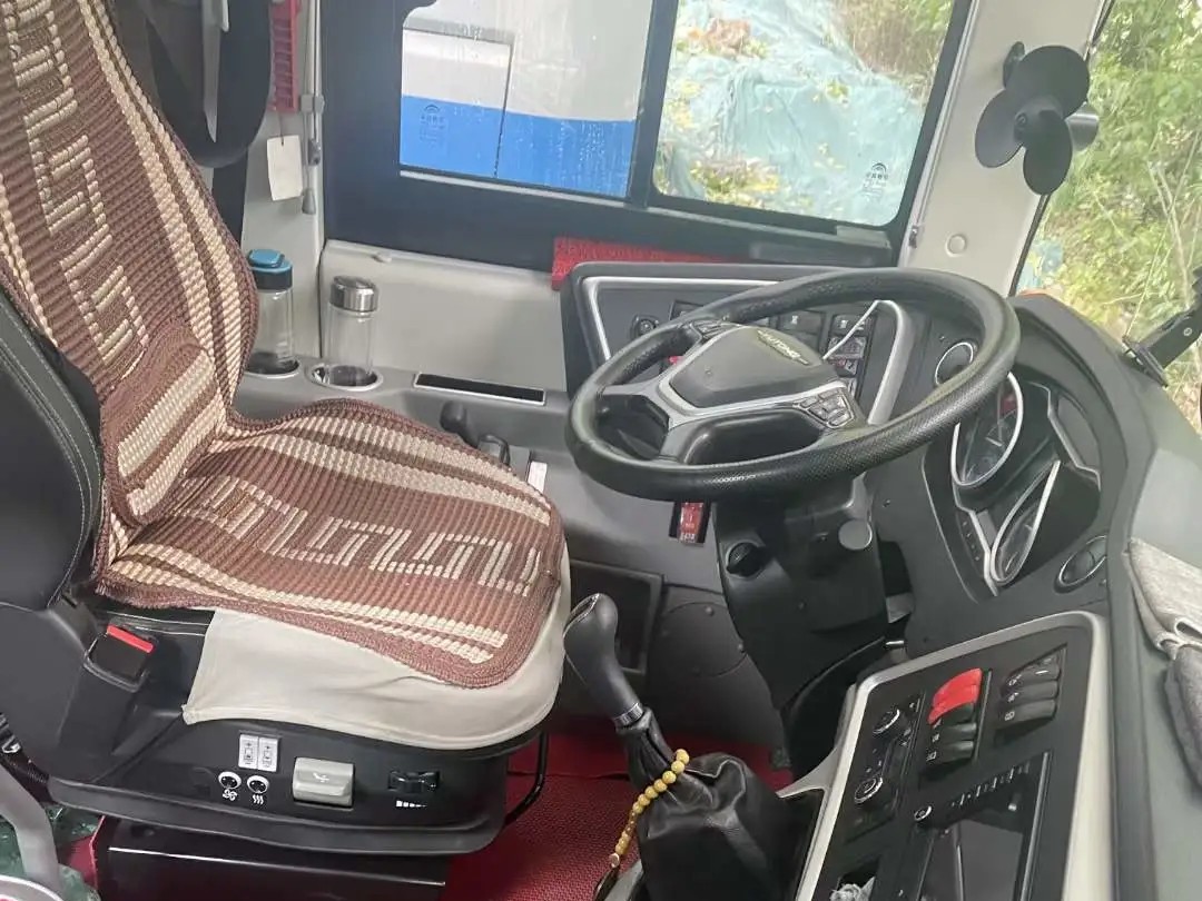 Second Hand Bus Double Deff Large Luggage Compartment 48 Seats Weichai Engine With A/C Used Tour Bus ZK6137